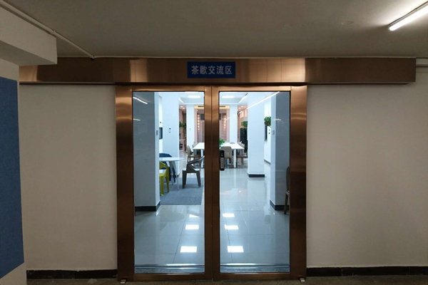 國(guó)防科大雙開(kāi)無(wú)固定門(mén)扇自動(dòng)平移門(mén)